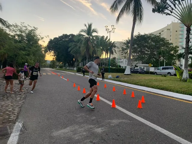 Carrera Neón Zihuatanejo 2024